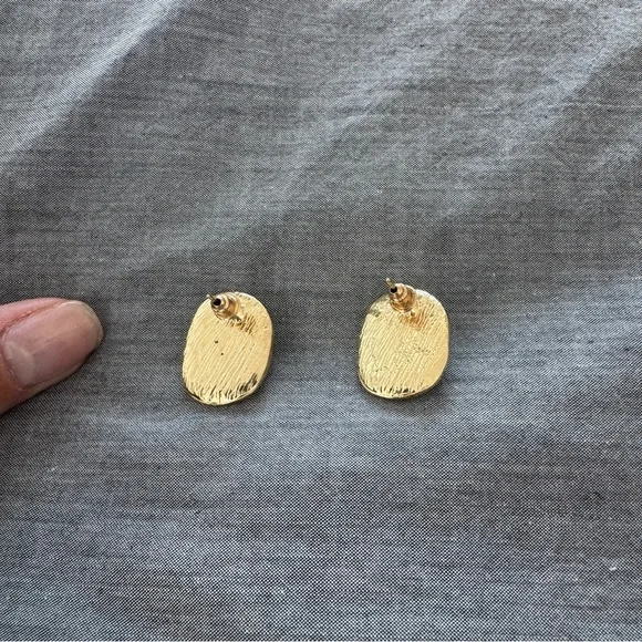 Floral Pattern Earring Style 1 - Picture 6 of 6